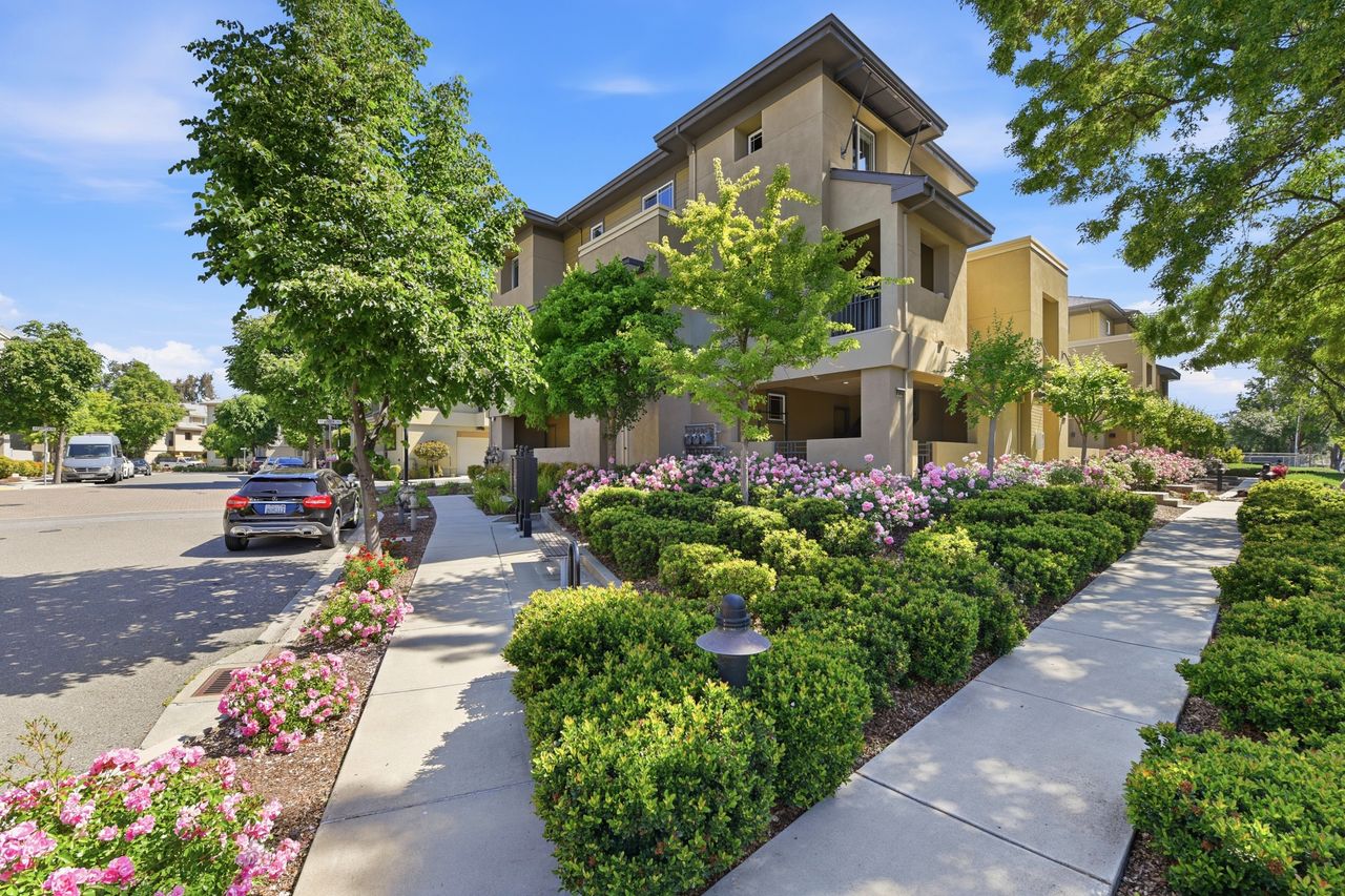 Palo Alto townhome sold by Lisa M. Lum, pending in five days above the asking price
